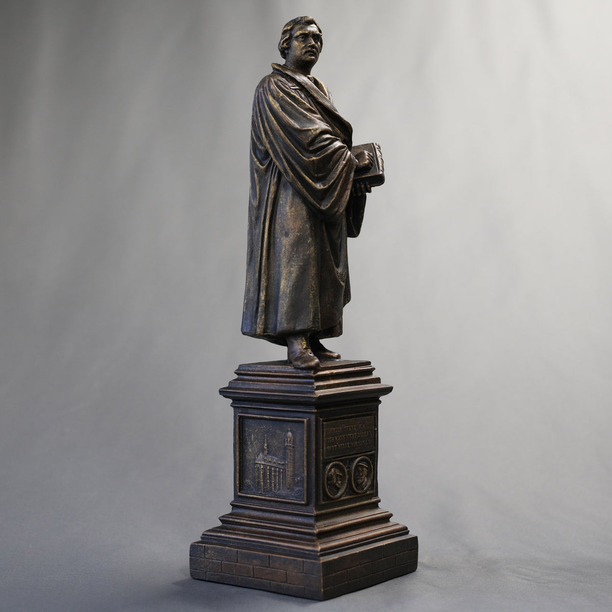 Martin Luther Statue (tall base)