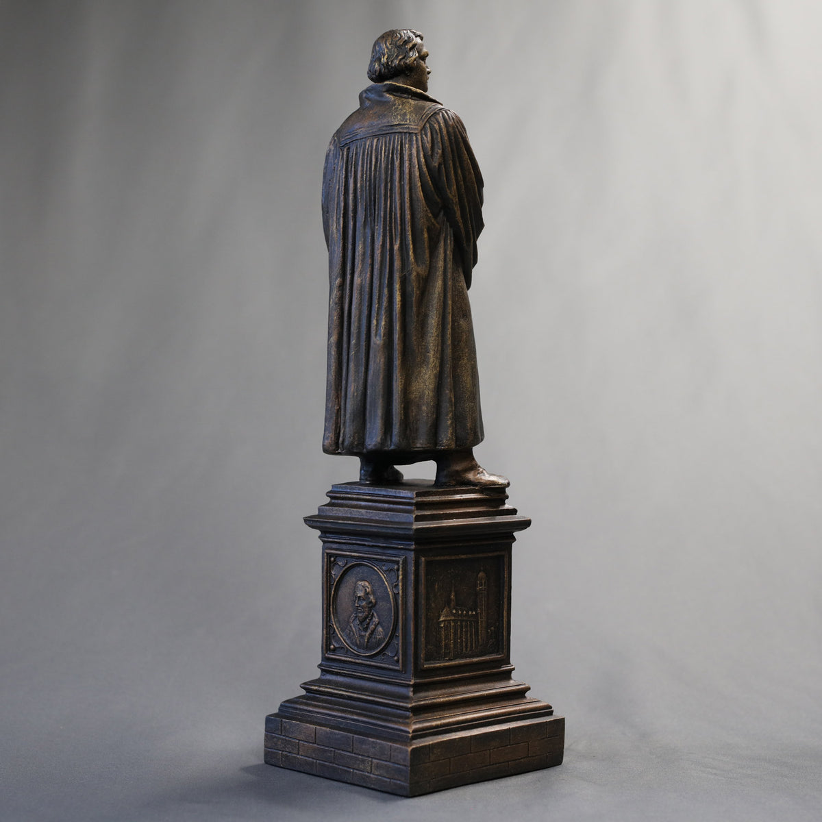 Martin Luther Statue (tall base)