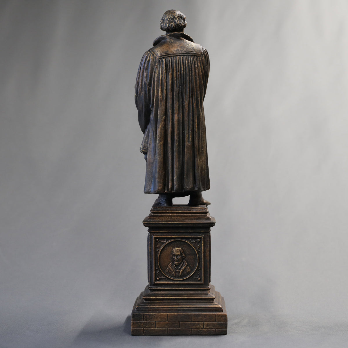 Martin Luther Statue (tall base)