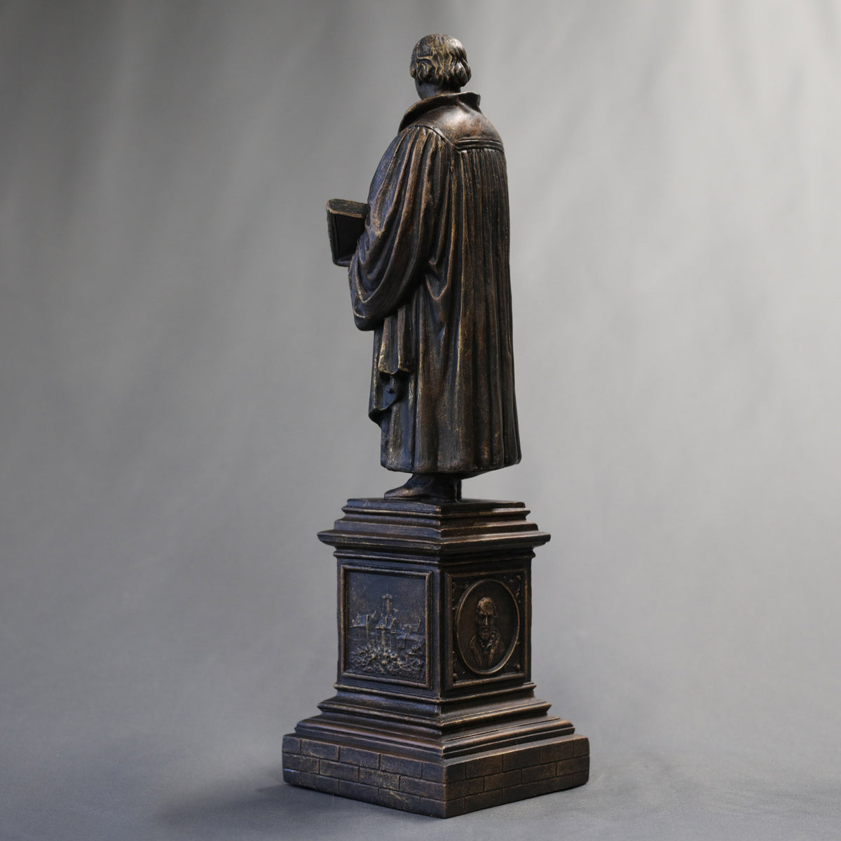 Martin Luther Statue (tall base)