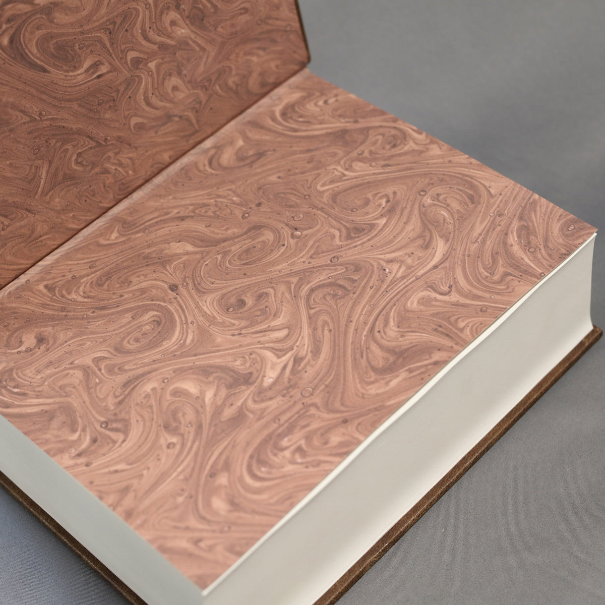 Geneva Bible - 1560 Facsimile Yuma Cherrywood Distressed Leather